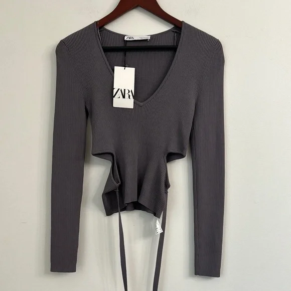 Zara Cut Out Knit Top Gray Ribbed V-Neck Women's Top Sz M - Picture 2 of 4